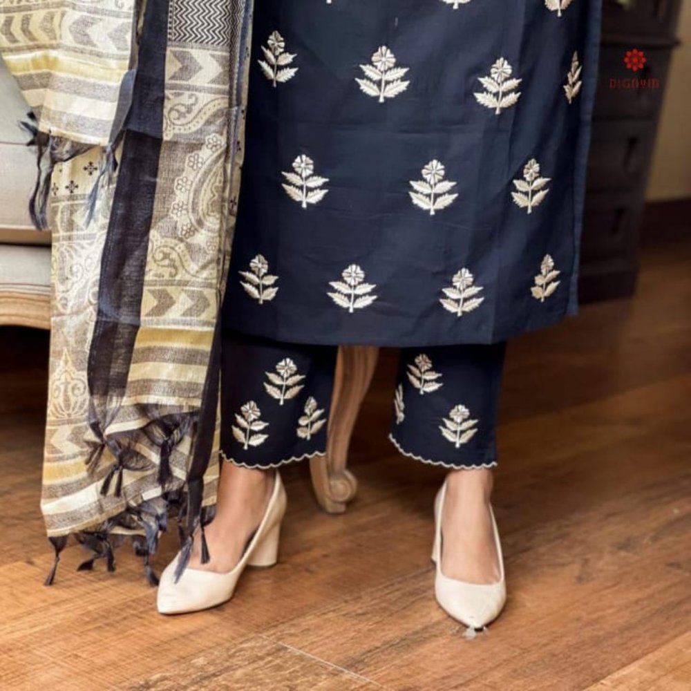 Raven Black Kurti with Pant and Dupatta - Picture 4 of 7